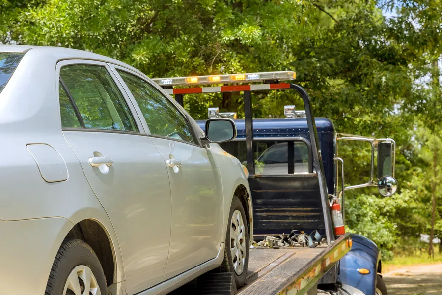 How Towing Services Simplify Cash For Cars Transactions in Ballwin MO